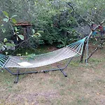 Appart Independant, 1 Lit Deux Personnes Et 1 Appoint Piscine Jardin Direct Gare Aeroport Et Jardin
