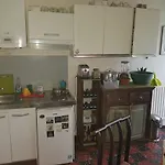 Appart Independant, 1 Lit Deux Personnes Et 1 Appoint Piscine Jardin Direct Gare Aeroport Et Jardin